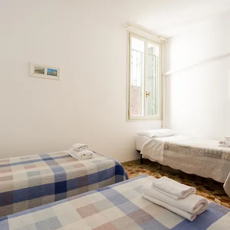 Kyra's House דירה